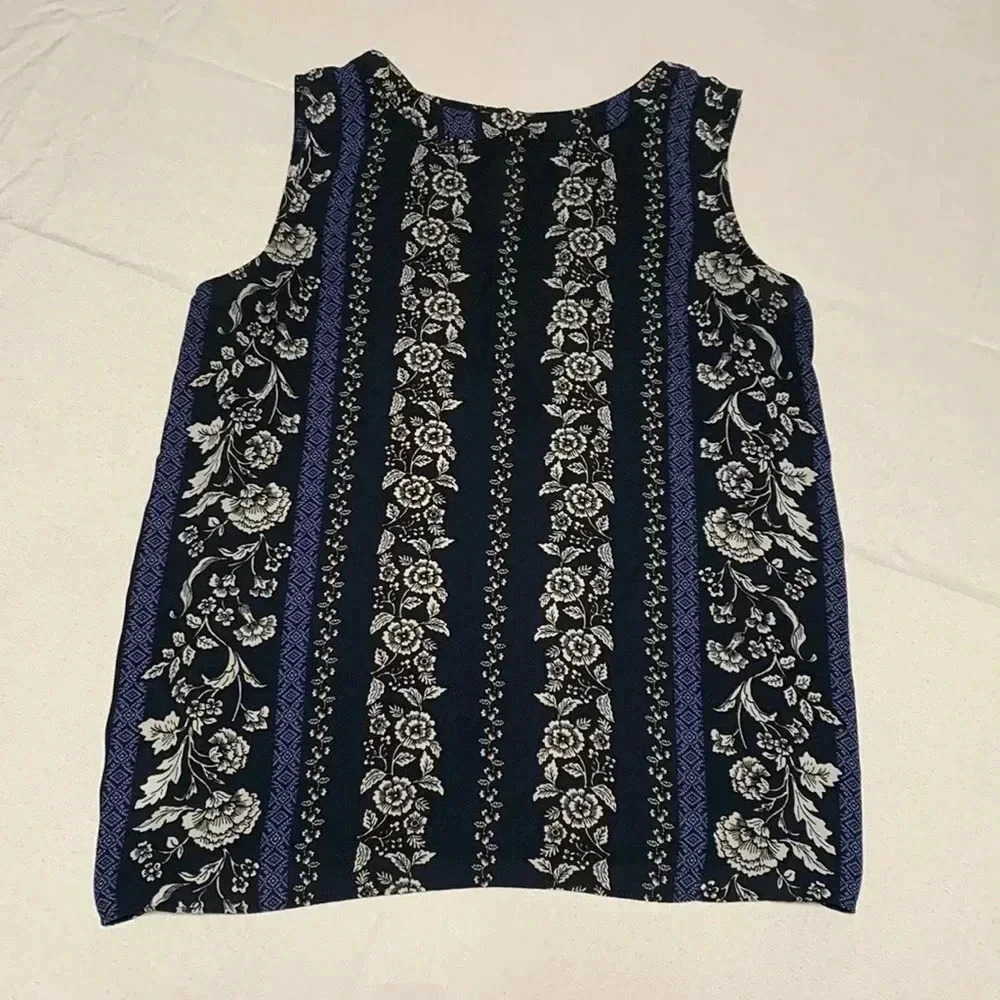 LOFT Women’s Sleeveless Top,Size S. Excellent condition.